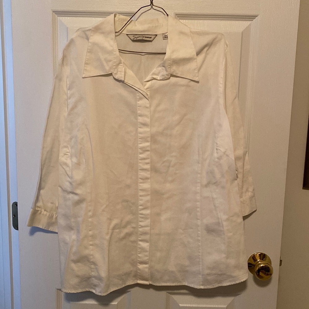 Avenue 3/4 sleeve White Button Down Top